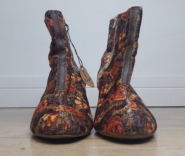 bota florida: elegância e ousadia em um só calçado - marca griffe - brechó - 198103