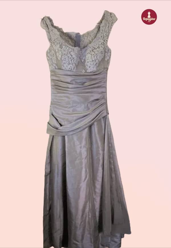 Tafeta de Seda Charcoal: Vestido Longo com Elegantes Camadas de Renda e Alça Tipo Regata - brechó - Image 2