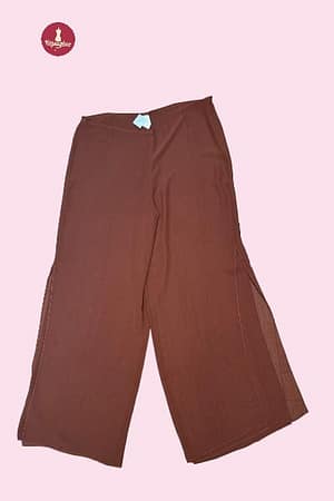 calça pantalona marrom marca sensitive: elegância e conforto em um só produto. - brechó