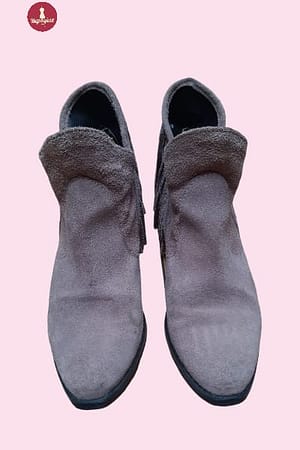 bota ankle boot marca schuster com franjas camurça bege - #brechó