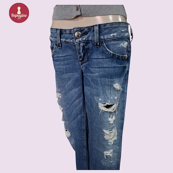 calça jeans destroyed da marca guess - brechó